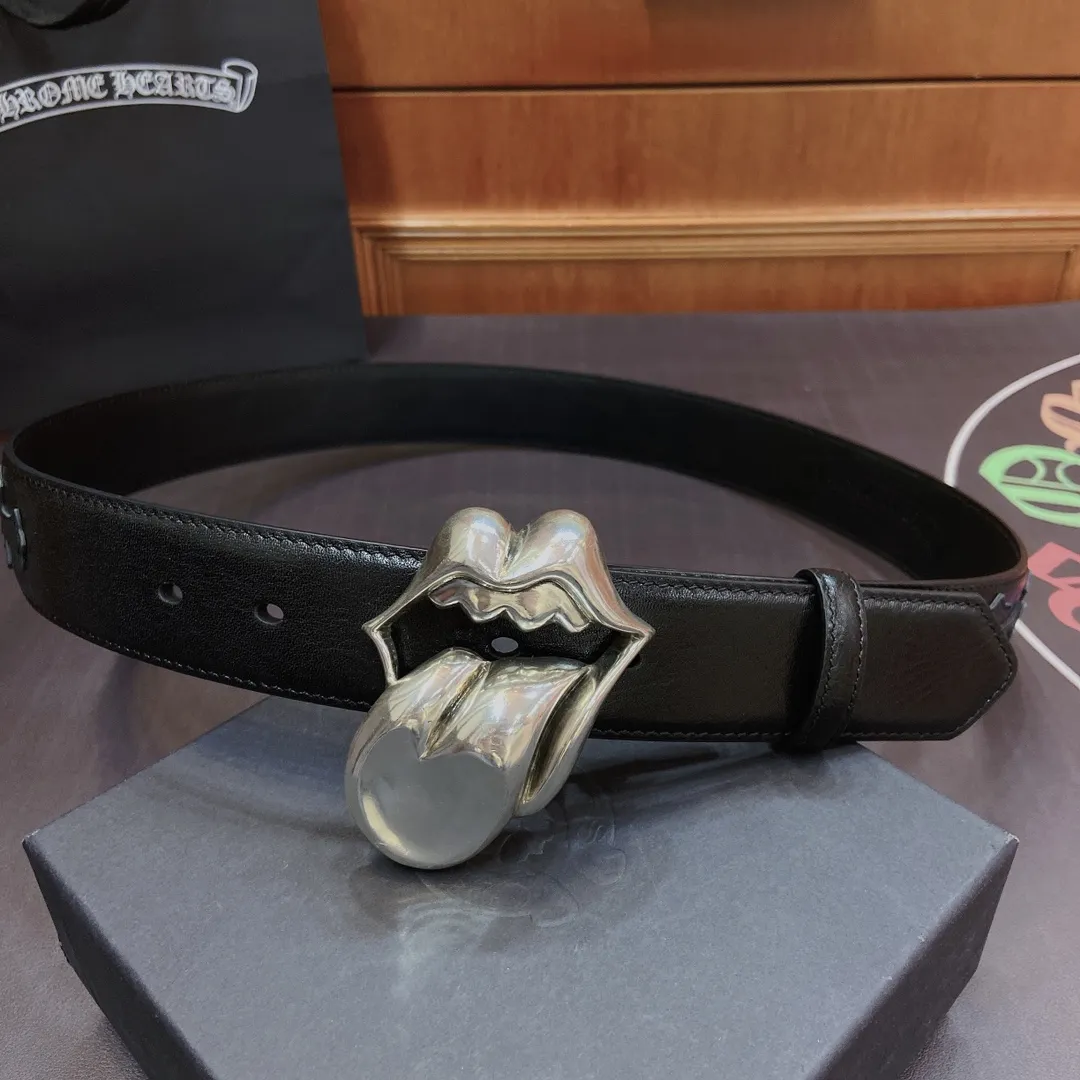 💰760💰Full package💰 💍purchasing grade pure copper silver plated 925 fidelity version 𝐂𝐡𝐫𝐨𝐦𝐞𝐇𝐞𝐚𝐫𝐭𝐬 Crow heart detachable style The Big Tongue's pure copper silver-plated 925 hardware has an old and rough style. During production, the black color after oxidation of 925 silver is deliberately retained, and then polished to form a shiny silver surface with soft gray and black shadows. The layering is very obvious. The imported oil-waxed leather is spliced ​​with colorful crosses, integrating rock punk, goth, street hip-hop and other elements. Its design style is unique and full of mystery and luxury.  Width 3.8cm.